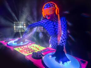 Futuristic DJ | Футуристичный Ди-джей