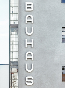 Motivation | Надпись: Bauhaus
