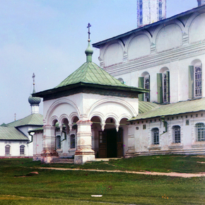 Вход в летнюю церковь Федоровской Божией Матери. Ярославль