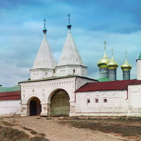 Входные врата Преподобенского Ризположенского монастыря. Суздаль