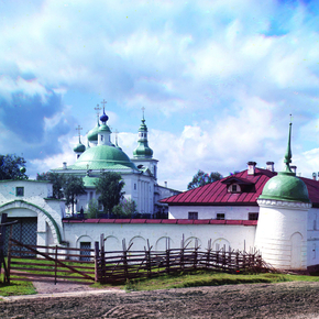 Главный собор Горицкого монастыря с дороги
