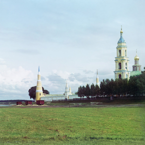 Уголок Голутвинского монастыря с рекой Москвой