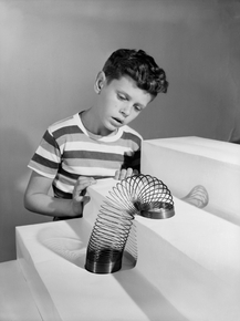 Slinky, 1946