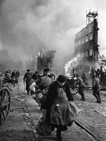 Жители покидают Данциг, 1945