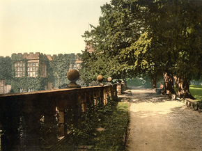 Haddon Hall, Dorothy Vernon's Walk, Derbyshire, England