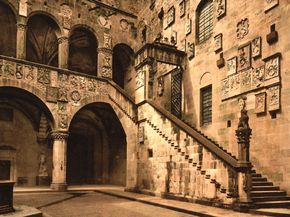 Royal Museum, the court, Florence, Italy