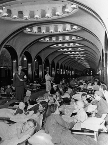 Метро «Маяковская» во время бомбардировок, 1945