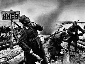 Саперы на переправе под Киевом, 1943