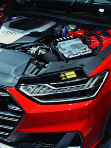 Двигатель автомобиля Audi Двигатель автомобиля Audi