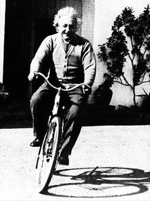 Albert Einstein | Альберт Эйнштейн и велосипед